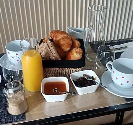 Chambre,petit Dejeuner Inclus בית נופש