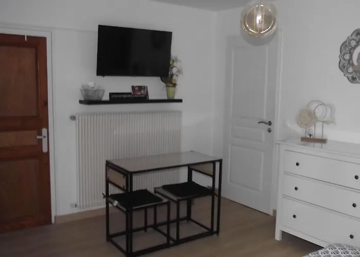 Holiday home Chambre,piscine,petit Dejeuner Inclus *